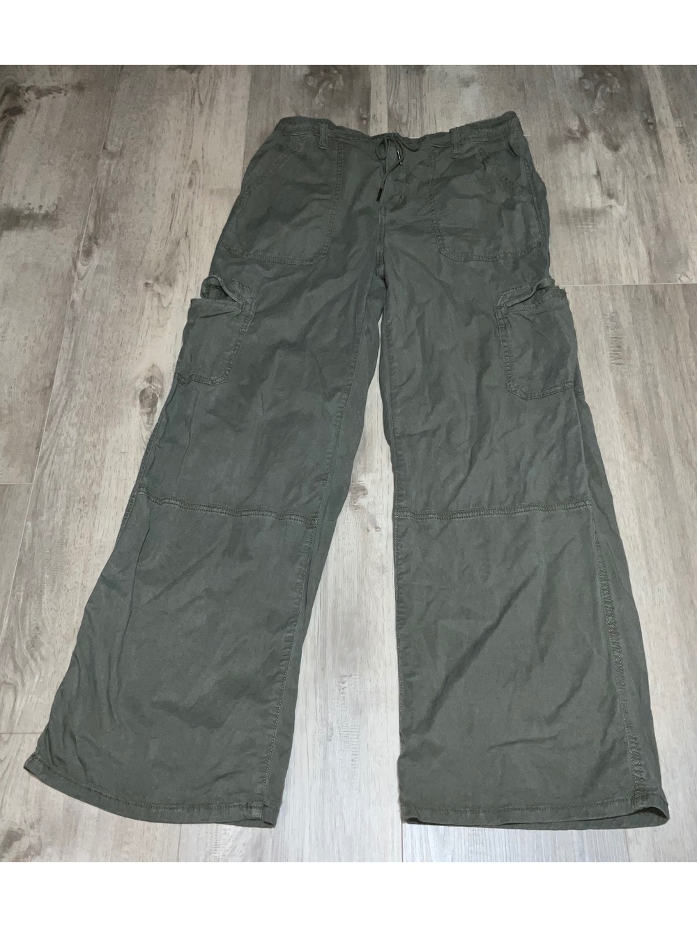 SO High Rise Cargo Pants in Olive Green, Size M